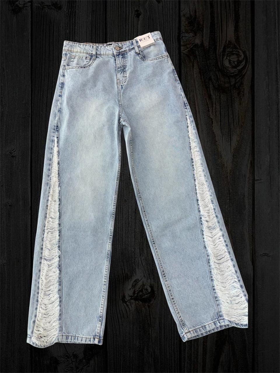 Jean Recto con Detalles Distressed en Los Costados — Jeans