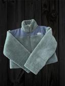 Chaqueta Polar ALO Color Verde con Panel Azul — vista 1
