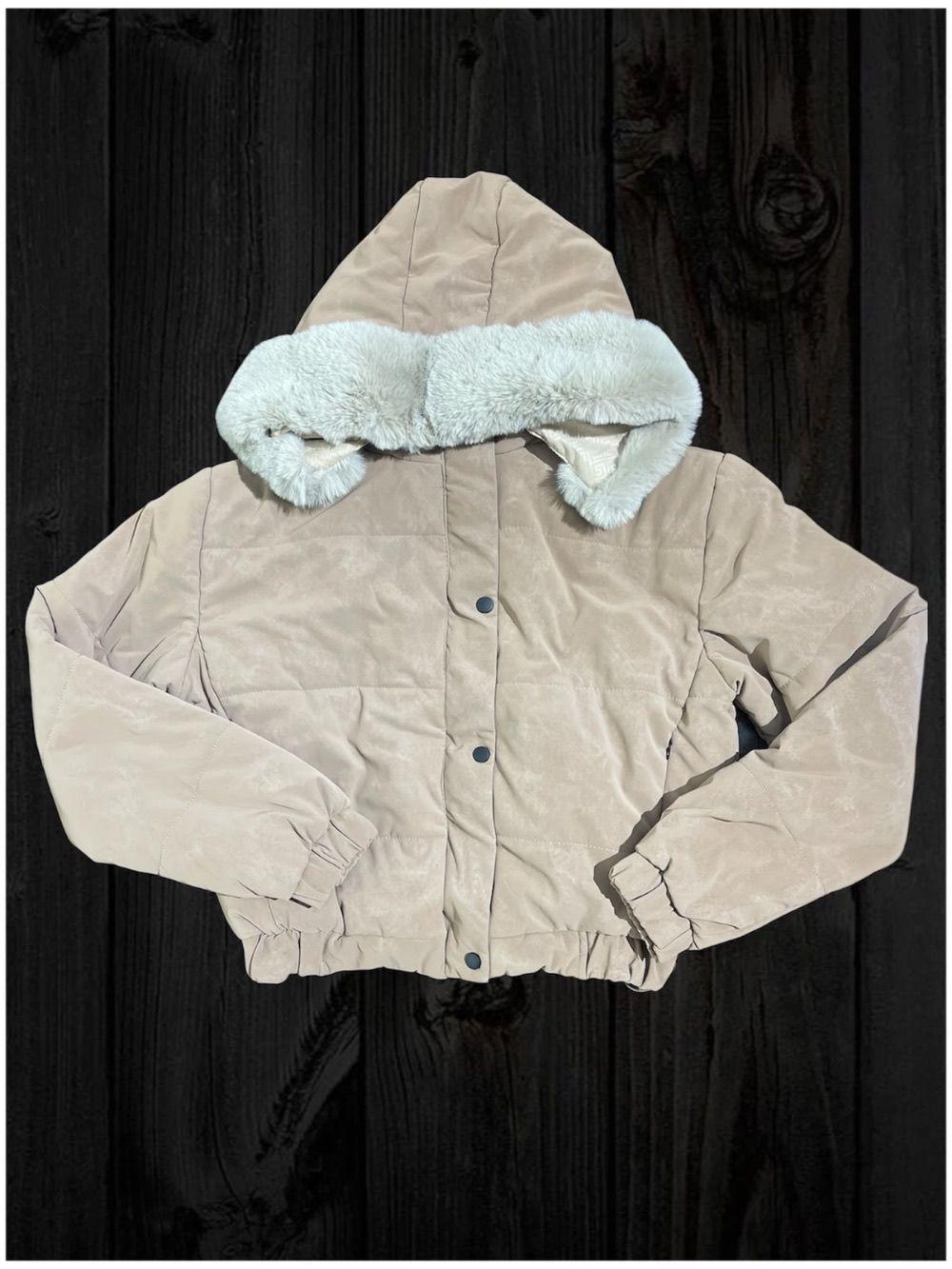 Chaqueta cuerina con capucha — Chompas