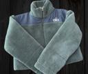 Chaqueta Polar ALO Color Verde con Panel Azul — vista 3